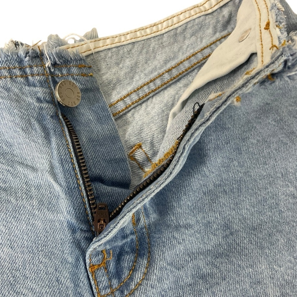 BDG Urban Outfitters High-Waisted Distressed Cutoff Jean Shorts Size 28 - Picture 4 of 10